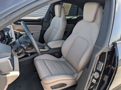 Certified 2025 Porsche Macan 4 Electric AWD/4WD image 5