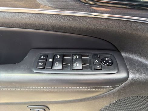 Used 2020 Jeep Grand Cherokee Overland AWD/4WD image 31
