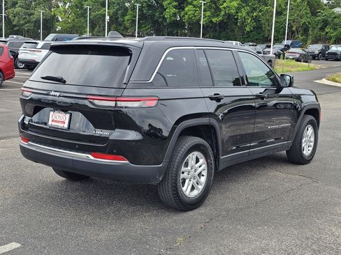 Used 2024 Jeep Grand Cherokee Laredo RWD image 8