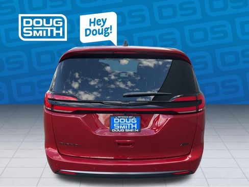 New 2026 Chrysler Pacifica Select image 5