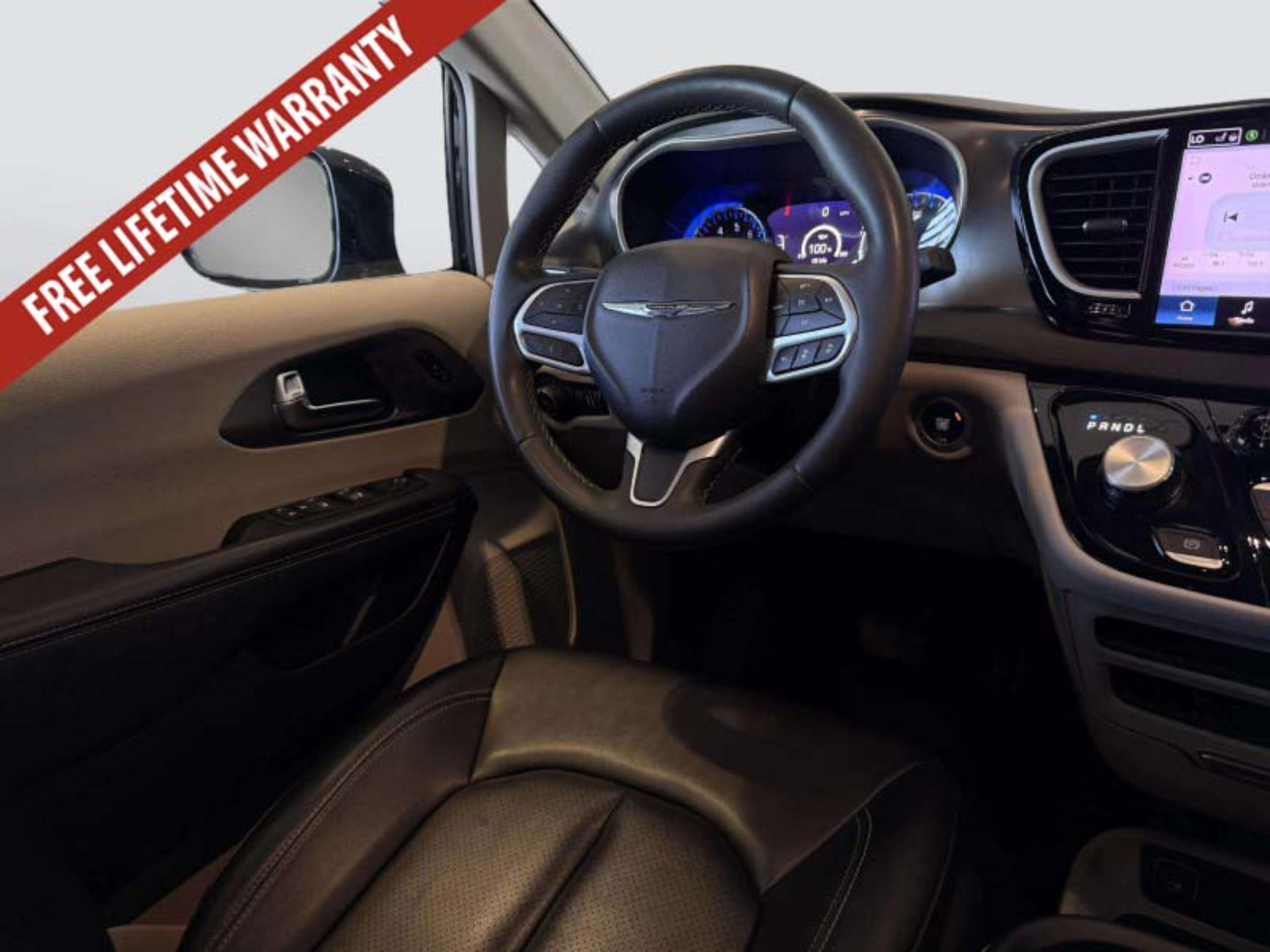 Used 2024 Chrysler Pacifica Touring-L FWD image 26