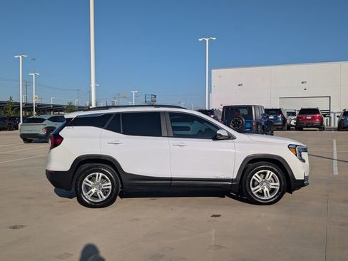 Used 2022 GMC Terrain SLE w/ Driver Convenience Package FWD image 6