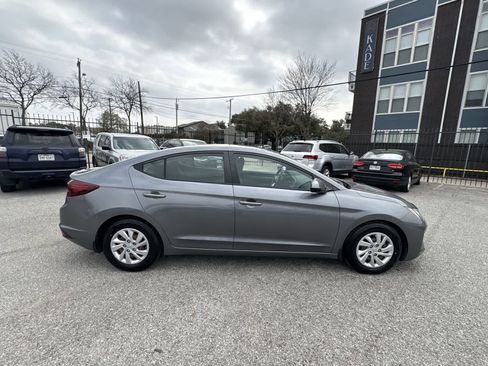 Used 2019 Hyundai Elantra SE w/ Cargo Package image 15