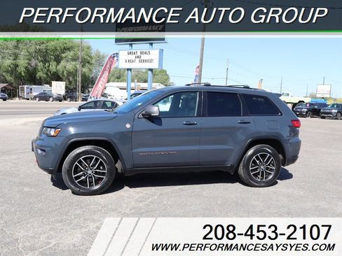 Used 2018 Jeep Grand Cherokee Trailhawk AWD/4WD image 4