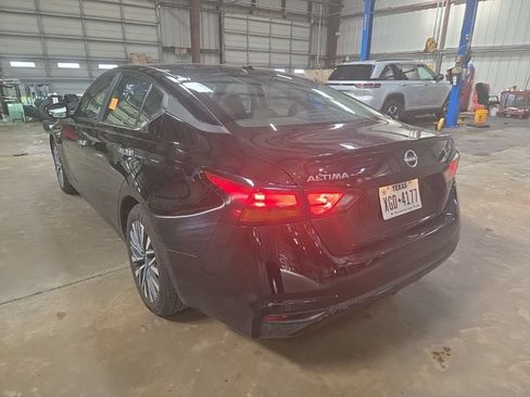 Used 2025 Nissan Altima 2.5 SV FWD image 8