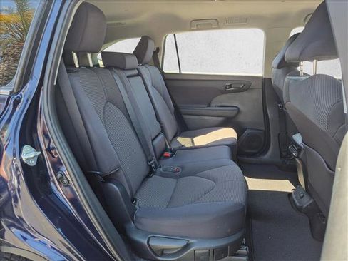 Used 2021 Toyota Highlander L FWD image 18