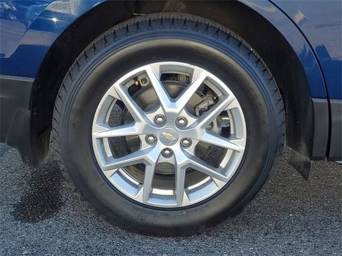 Used 2023 Chevrolet Equinox LT w/ LPO, Floor Liner Package image 5
