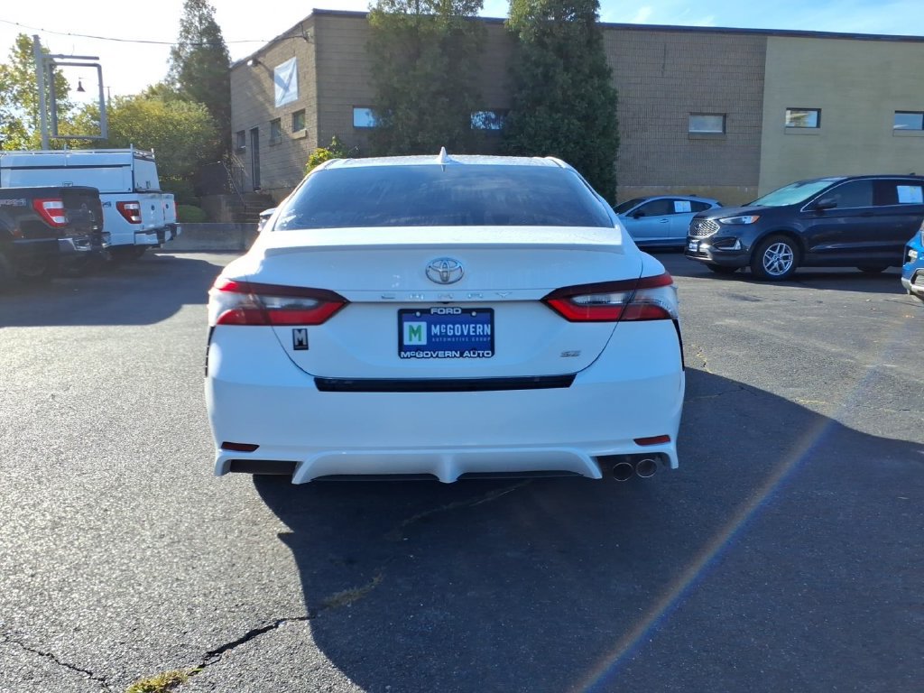 Used 2022 Toyota Camry SE w/ Cold Weather Package FWD image 7