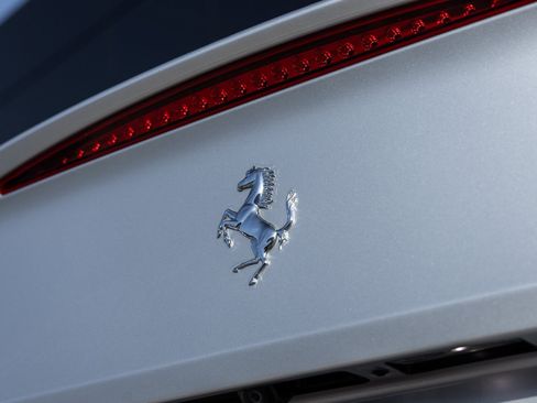 Used 2015 Ferrari California T image 15