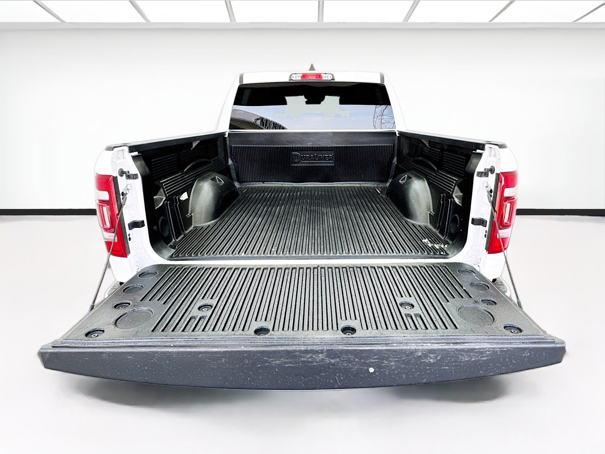 Used 2024 RAM 1500 Laramie AWD/4WD image 17
