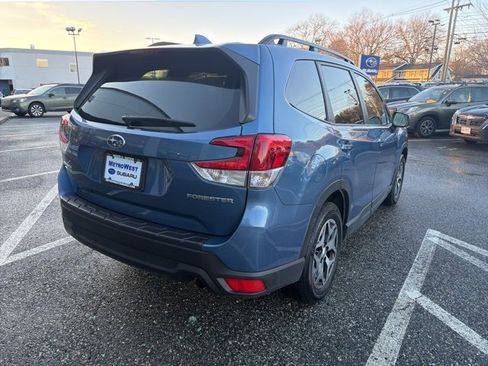 Used 2023 Subaru Forester Premium image 7