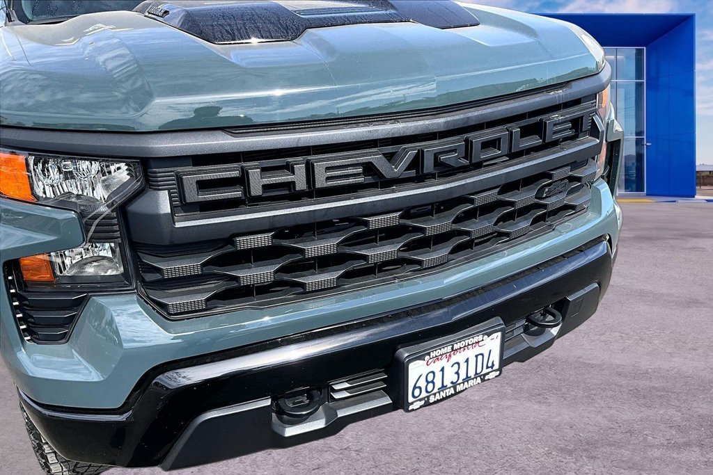 Used 2025 Chevrolet Silverado 1500 Custom Trail Boss w/ Dark Appearance Package AWD/4WD image 26