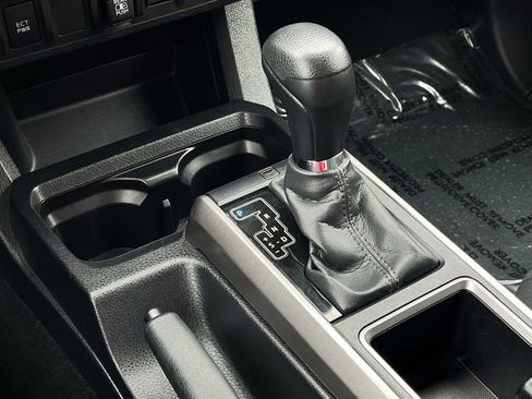 Used 2023 Toyota Tacoma SR5 AWD/4WD image 17