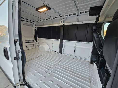 Used 2025 RAM ProMaster 2500 w/ Convenience Group image 20