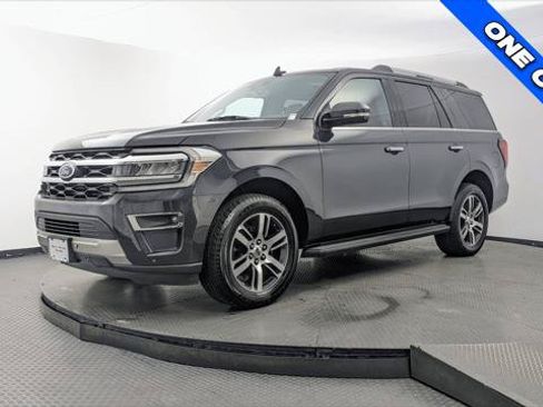 Used 2024 Ford Expedition Limited RWD image 2