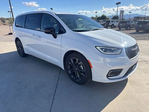 New 2026 Chrysler Pacifica Select FWD image 7