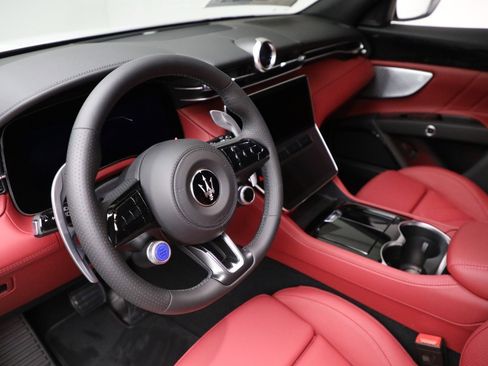 New 2025 Maserati Grecale Modena image 9