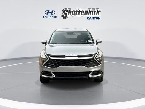 Used 2023 Kia Sportage LX image 3