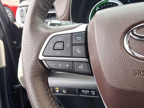 Certified 2021 Toyota Sienna Platinum image 28