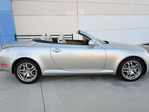 Used 2004 Lexus SC 430 Convertible image 12