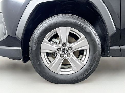 Used 2022 Toyota RAV4 XLE FWD image 12