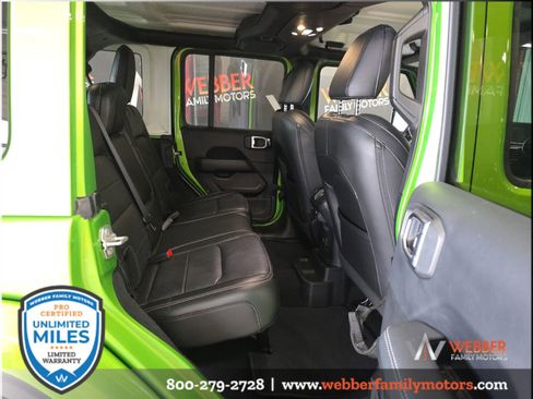 Used 2018 Jeep Wrangler Unlimited Sahara w/ LED Lighting Group AWD/4WD image 9