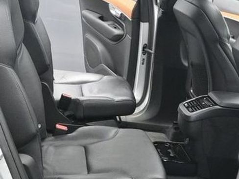 Used 2021 Volvo XC90 T6 Momentum image 12