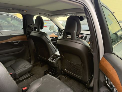 Used 2021 Volvo XC90 T6 Momentum image 26
