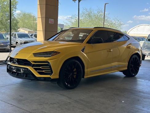 Used 2021 Lamborghini Urus AWD/4WD image 2
