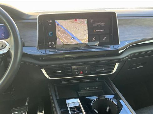 Used 2024 Volkswagen Atlas SEL Premium R-Line image 16