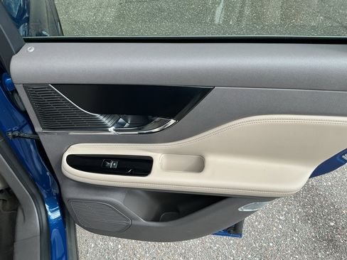 Used 2020 Lincoln Corsair FWD w/ Premium Package image 18