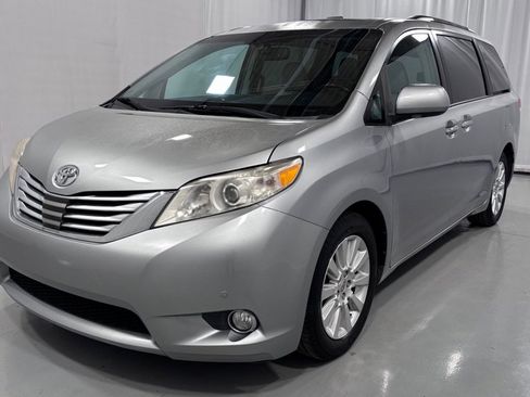 Used 2011 Toyota Sienna Limited w/ Premium Pkg image 1