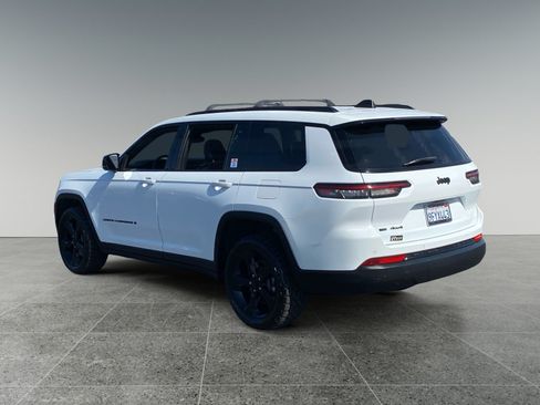 Used 2023 Jeep Grand Cherokee L Laredo AWD/4WD image 3
