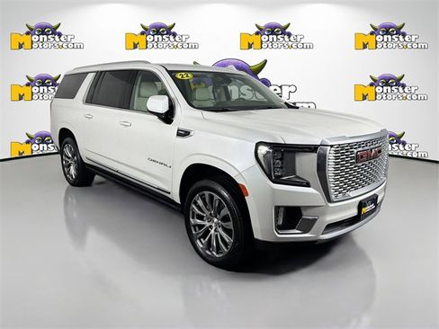 Used 2022 GMC Yukon XL Denali image 3