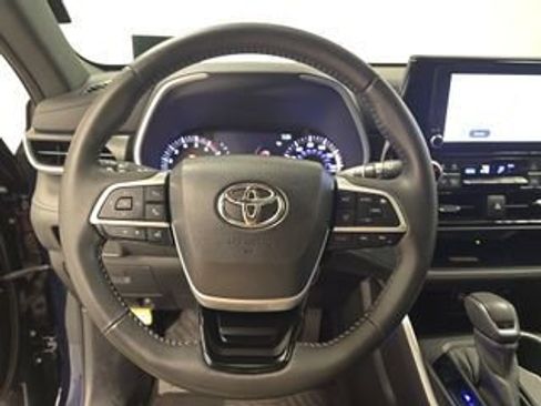 Used 2023 Toyota Highlander XSE FWD image 10