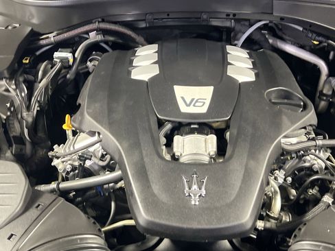 Used 2019 Maserati Levante image 29