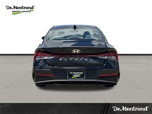 New 2025 Hyundai Elantra SEL image 6