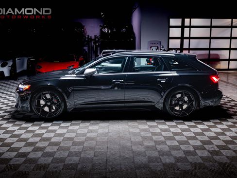 Used 2024 Audi RS 6 performance image 53