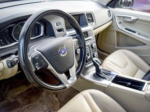 Used 2015 Volvo V60 T5 Premier image 19