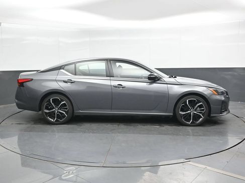 Used 2024 Nissan Altima 2.5 SR FWD image 5