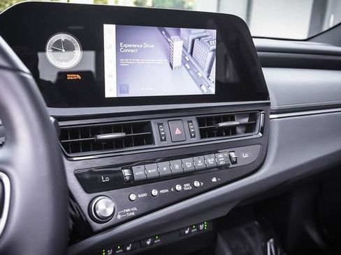 Certified 2025 Lexus ES 300h w/ Premium Package FWD image 16