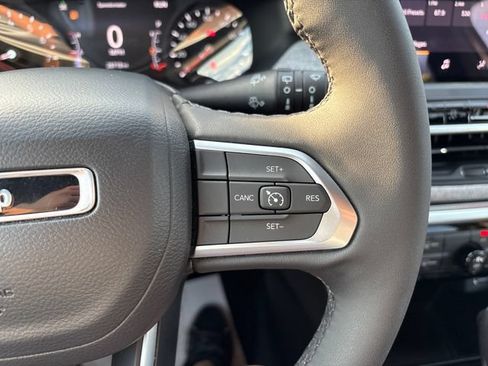 Used 2023 Jeep Compass Latitude AWD/4WD image 12