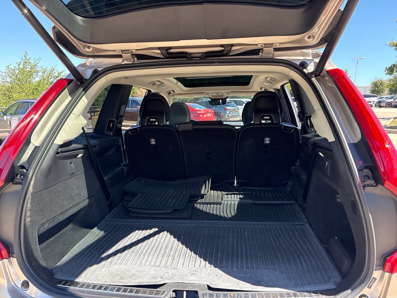 Used 2023 Volvo XC90 B6 Plus w/ Protection Package Premier AWD/4WD image 9