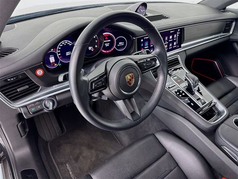 Certified 2023 Porsche Panamera Platinum Edition image 4