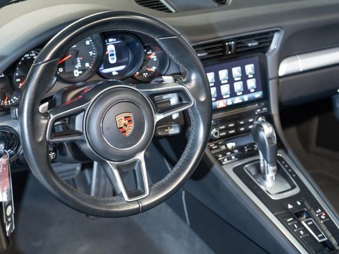 Certified 2018 Porsche 911 Targa 4 AWD/4WD image 16
