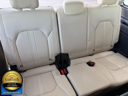 Used 2022 Ford Expedition Platinum image 18