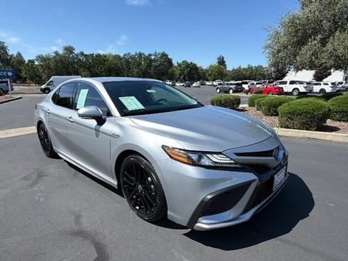 Used 2021 Toyota Camry XSE FWD image 2