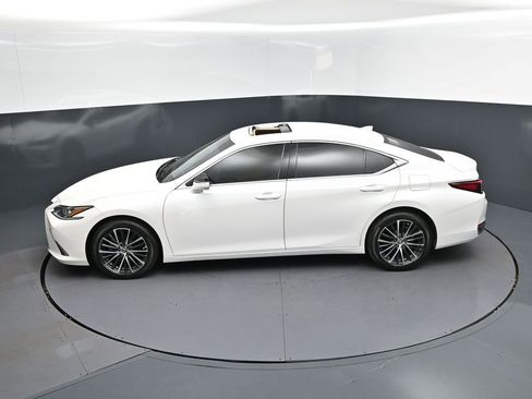 Certified 2024 Lexus ES 250 w/ Premium Package image 32