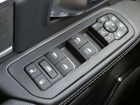 New 2026 RAM 2500 Laramie AWD/4WD image 22