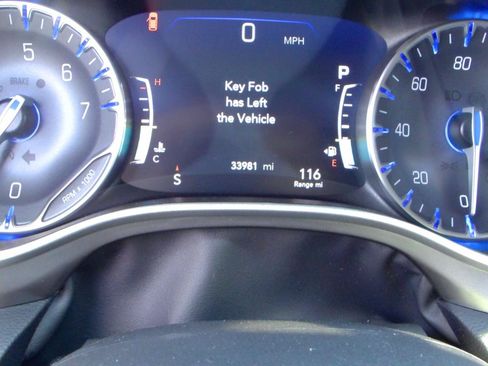 Used 2023 Chrysler Pacifica Touring-L FWD image 24
